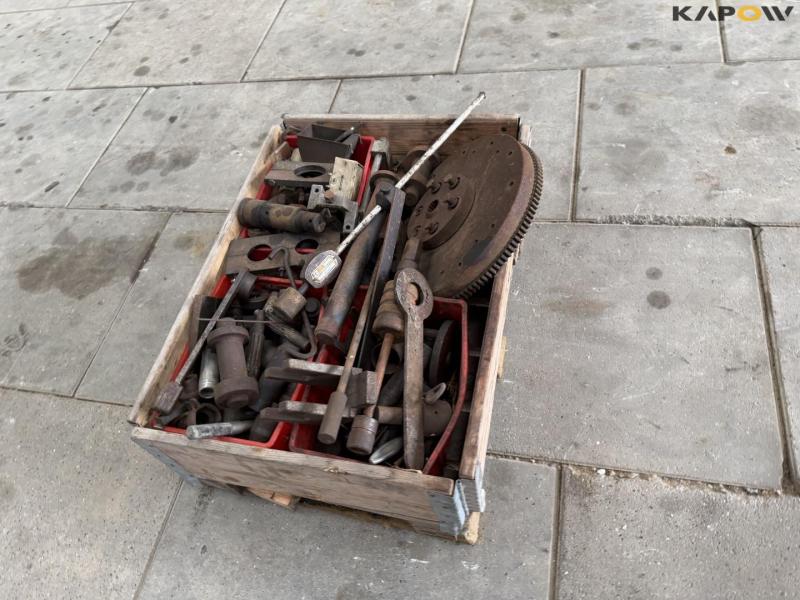 Special tools for Massey Ferguson 8
