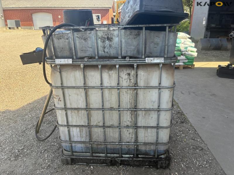 Waste oil equipment with pump 21