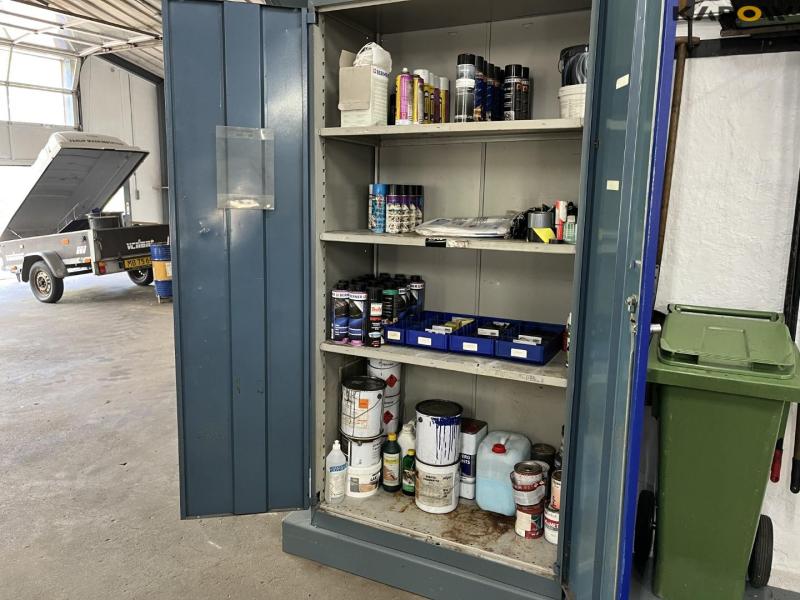 Spray cans and accessories 1