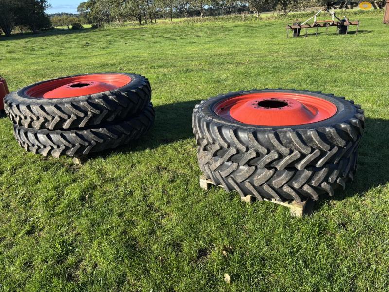 Sprayer wheels 320/90-54 and 320/80-42 1