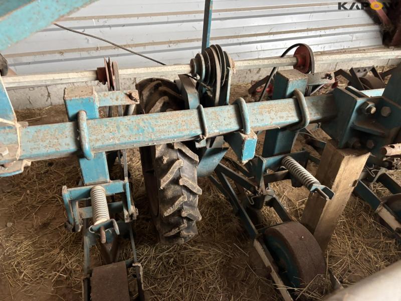 Stanhay MK II single grain seeder 7 rows 6