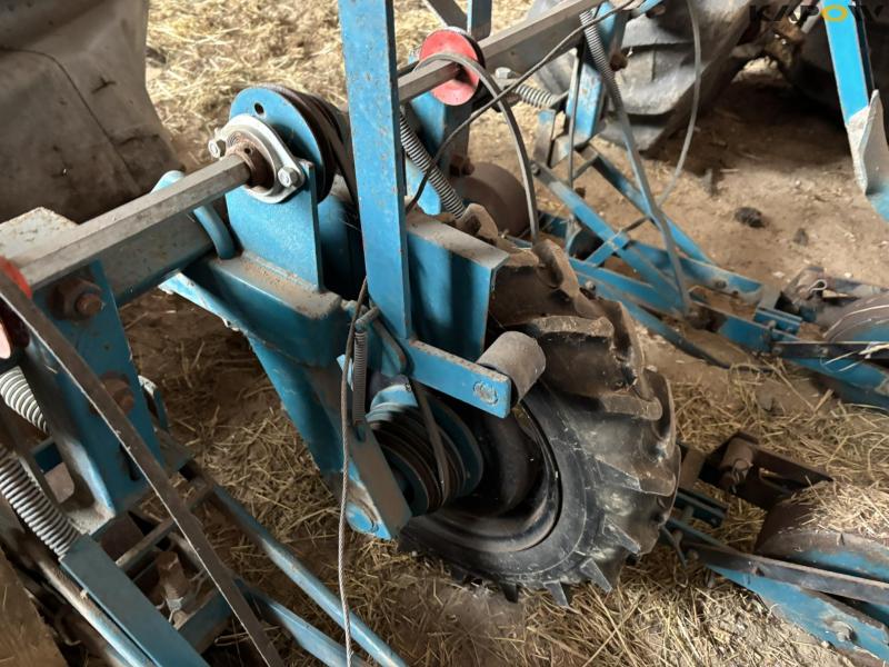 Stanhay MK II single grain seeder 7 rows 15