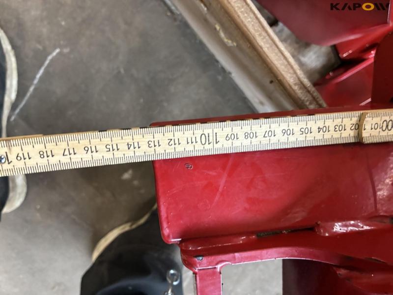 Stand for removing the feed on New Holland Fr. 10