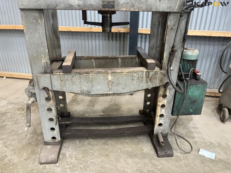Stenhøj 100Ton presses 7