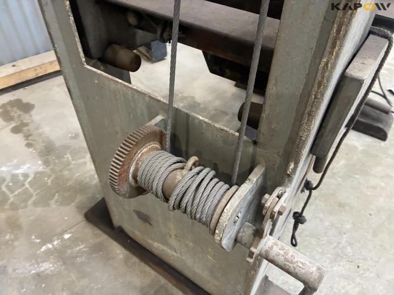 Stenhøj 100Ton presses 22