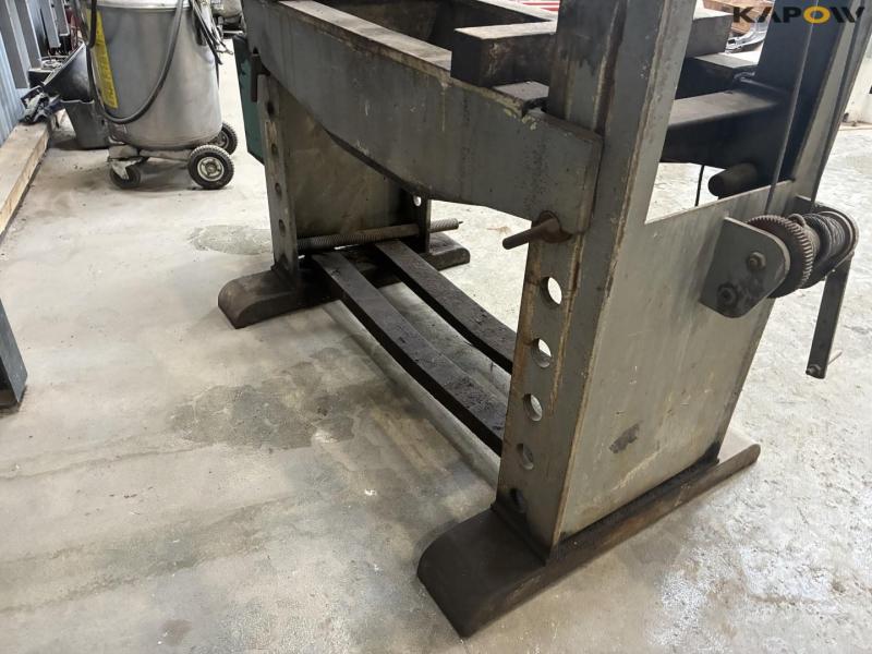 Stenhøj 100Ton presses 28