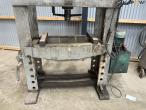 Stenhøj 100Ton presses 7