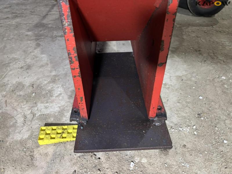 Stenhøj 25 ton presses 18