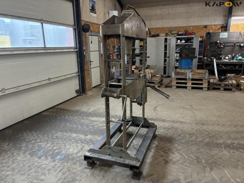 Stenhøj 40 ton presses 2