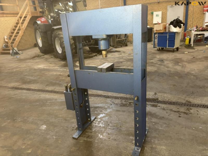 Stenhøj 40ton presses 6