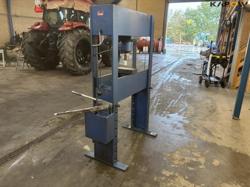 Stenhøj 40ton presses 7