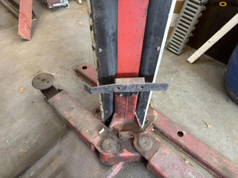 Stenhøj mascot 613 2.5ton workshop lift 21