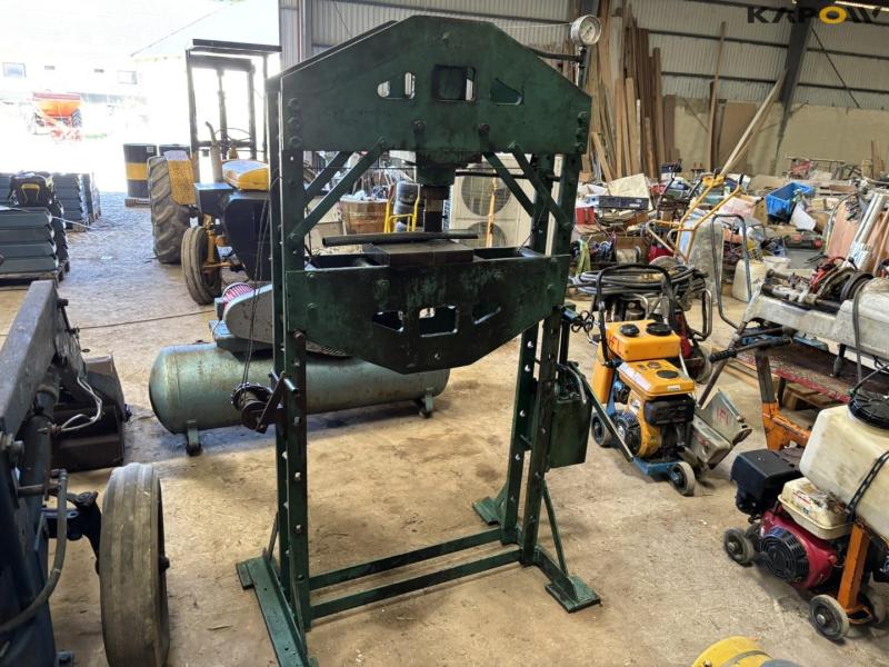 Stenhøj press 40ton 4