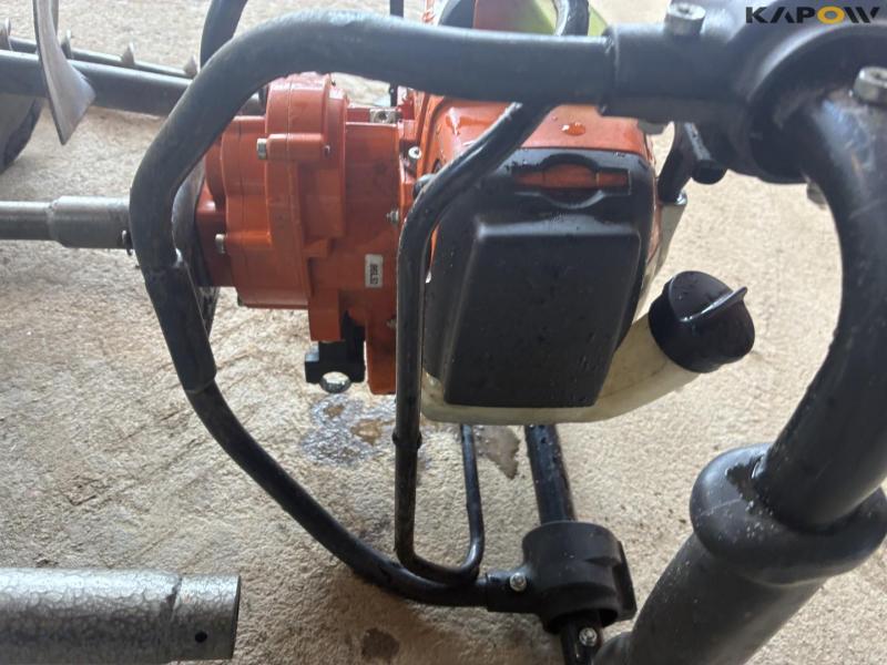 Stihl BT121 earth auger 9