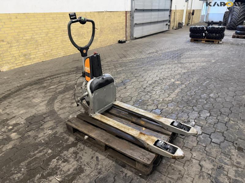 Still electric pallet truck 3