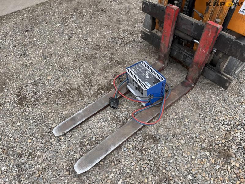 Still electric forklift 10