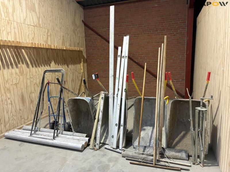 Molding and leveling equipment 1