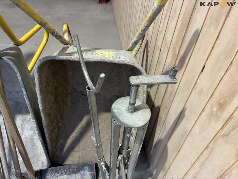 Molding and leveling equipment 5