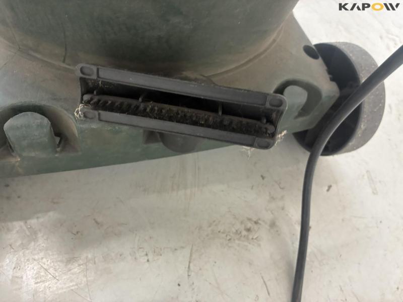 Vacuum cleaner and high-pressure cleaner 22