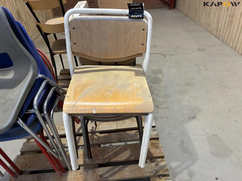 Chairs and a folding table 8