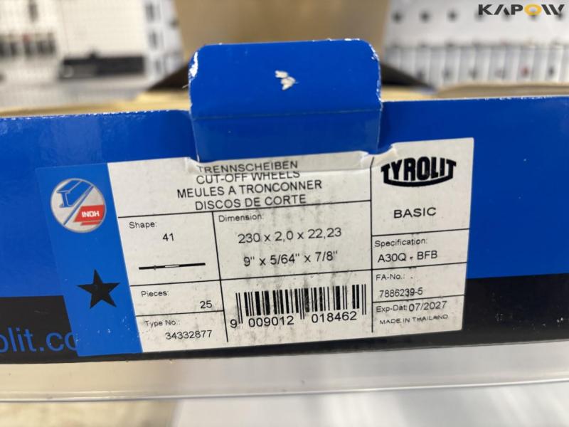 Large batch of drills, cutting discs and miscellaneous 33