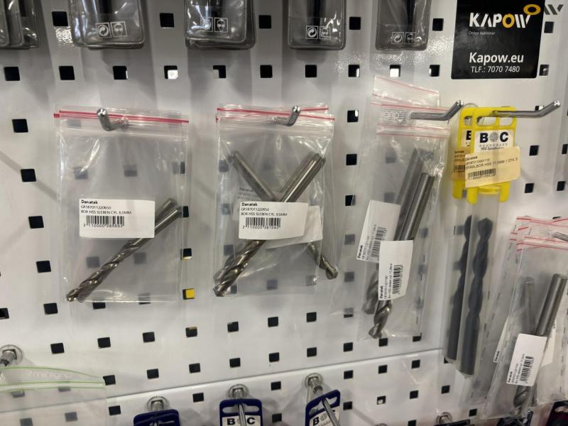 Large batch of drills, cutting discs and miscellaneous 45