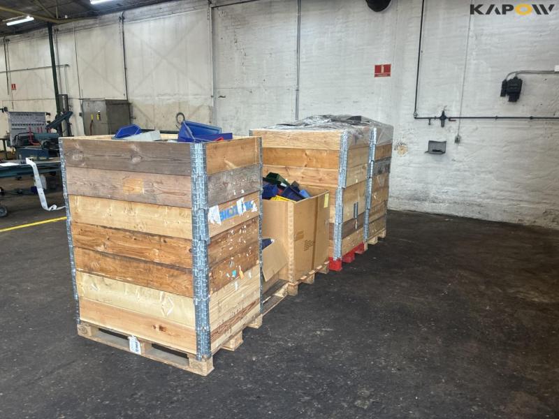 Large batch of storage boxes 6