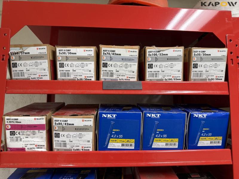 Large batch of screws 2