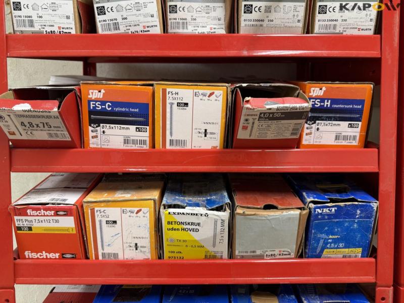Large batch of screws 4