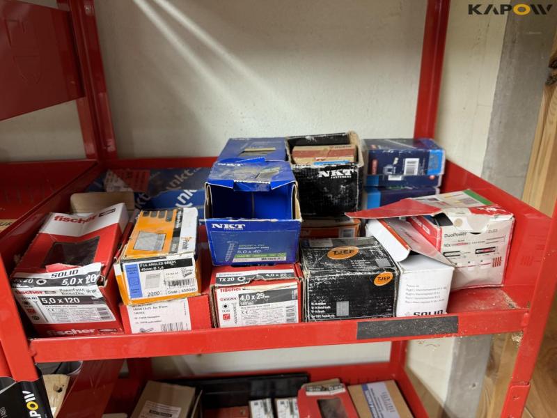 Large batch of screws 17