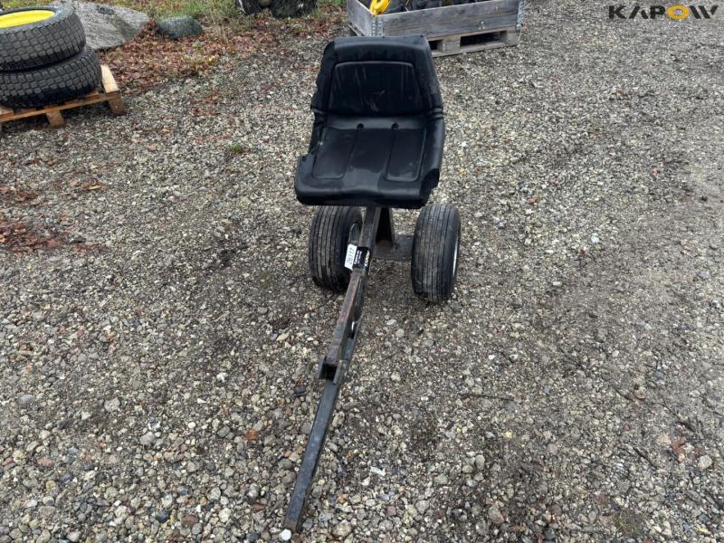 Sulky for tool carrier 2