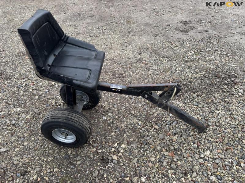 Sulky for tool carrier 4