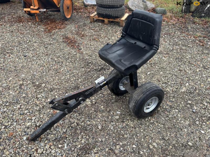 Sulky for tool carrier 8