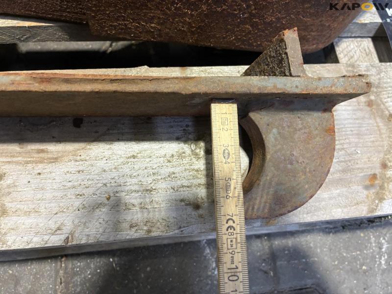 Welding brackets for quick change 13