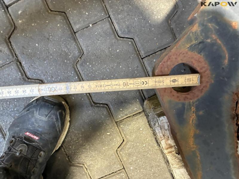 Welding brackets for quick change 19