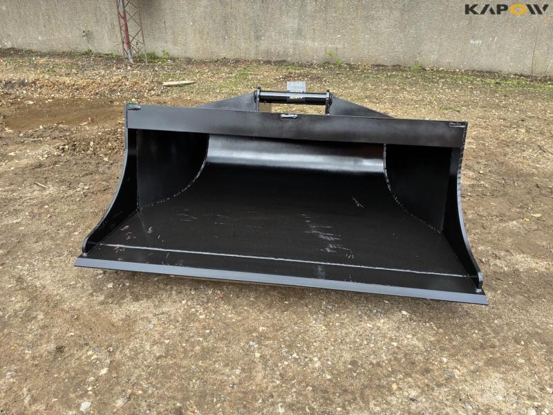 Swedish bucket 160cm with Hydrema hitch 2