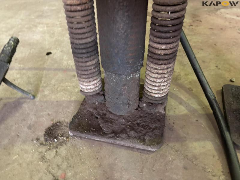 Thor hydraulic support leg 9