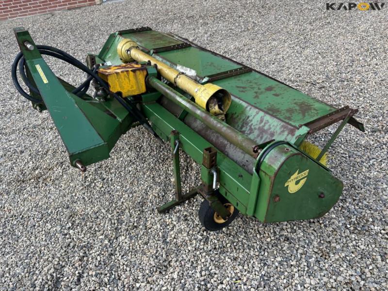 Thyregod sweeper with 3-point hitch 9
