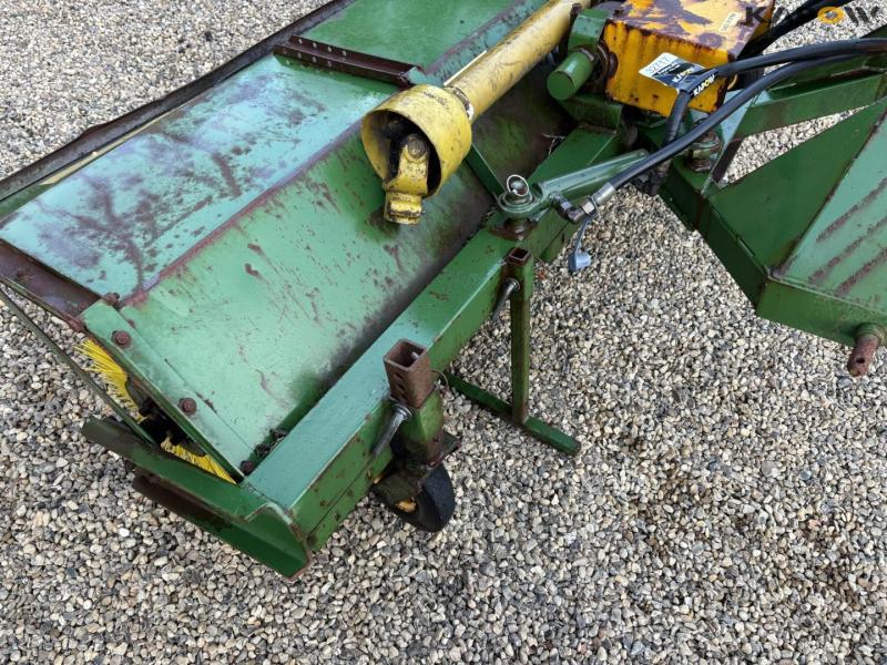 Thyregod sweeper with 3-point hitch 14