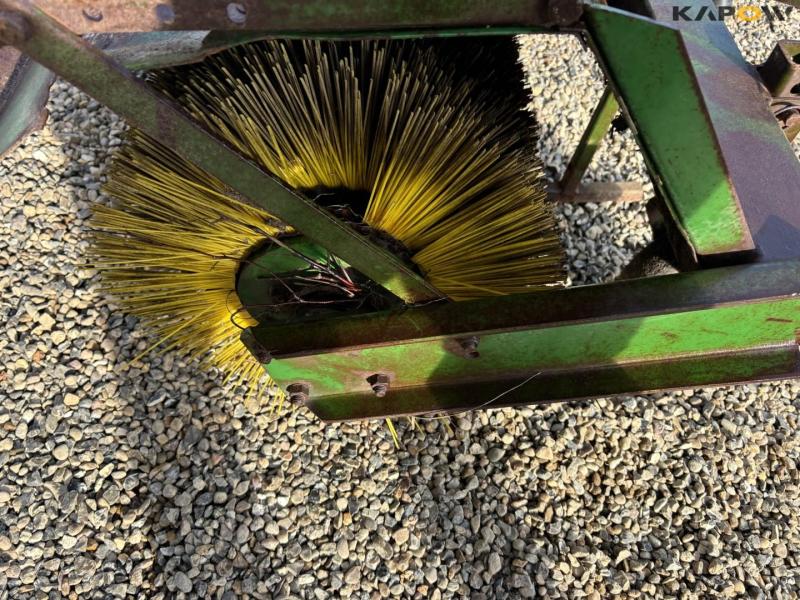 Thyregod sweeper with 3-point hitch 18