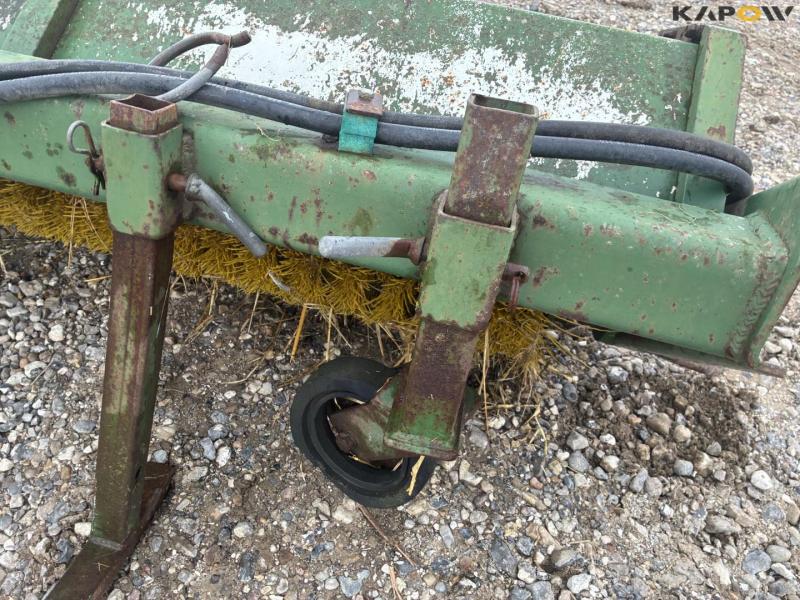 Thyregod hydraulic broom 7