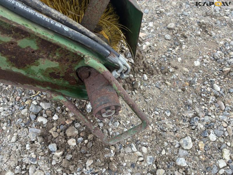 Thyregod hydraulic broom 9