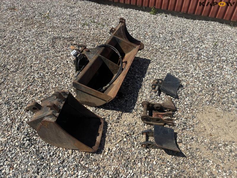 Tilt grader bucket + two digging buckets and brackets 5