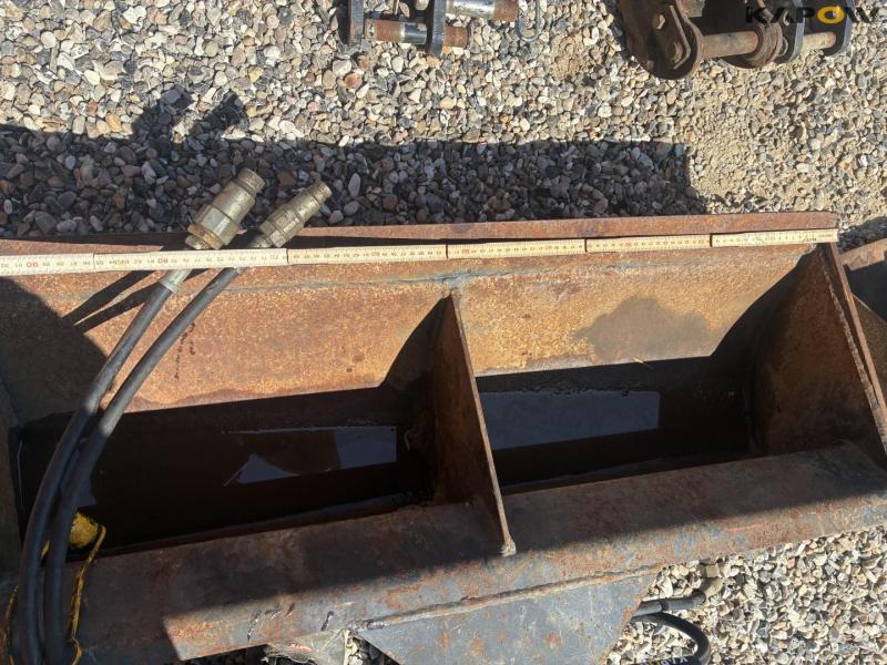 Tilt grader bucket + two digging buckets and brackets 12