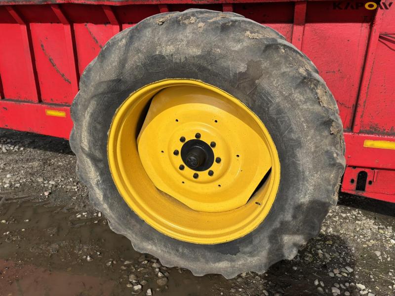 TIM manure spreader 42