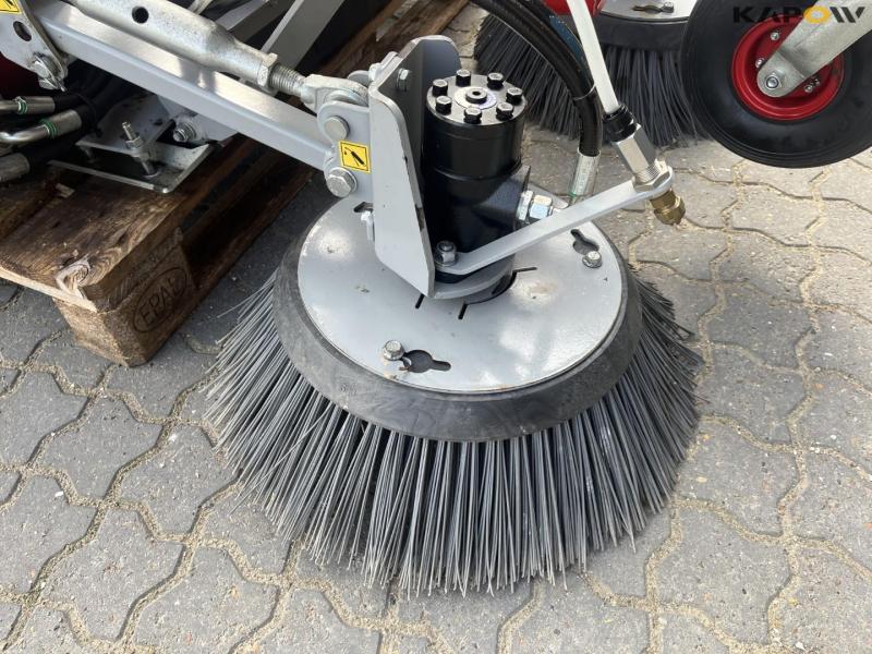 Timan Tornado-400 sweeper/vacuum machine 13