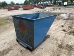 Tipping container for pallet forks 5