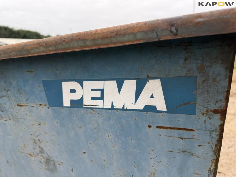 Tipping container for pallet forks 13