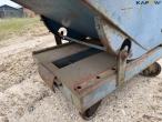 Tipping container for pallet forks 10