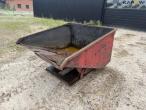 Tipping container for pallet forks 1